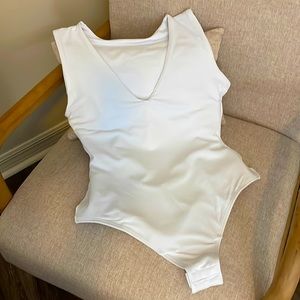 WHITE CAMI SHAPER BODYSUIT SLEEVELESS. SIZE L. NEVER WORN.